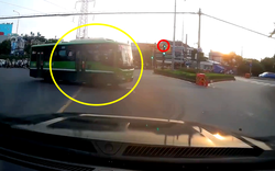 Đình chỉ tài xế xe buýt dùng “chiêu lạ” vượt đèn đỏ,  chuyển vụ việc đến Phòng Cảnh sát giao thông TP.HCM xử lý