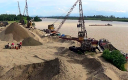 Hà Nội báo cáo thế nào với Thủ tướng Chính phủ vụ đấu giá 3 mỏ cát 1.700 tỷ đồng?