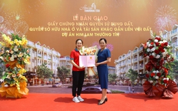 Him Lam Thường Tín chính thức bàn giao sổ hồng sở hữu lâu dài cho cư dân