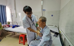 Cụ ông 86 tuổi được cứu sống hy hữu sau nhiều lần ngưng tim