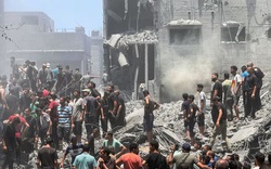 Israel ám sát thủ lĩnh Hamas sừng sỏ ở Lebanon; oanh tạc dữ dội Gaza giết chết hàng chục người