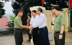 Thứ trưởng Bộ Công an, Thượng tướng Trần Quốc Tỏ và đoàn công tác làm việc tại Lào Cai