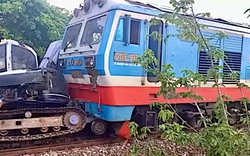 Đường sắt Bắc – Nam bị tạm dừng ở Bình Thuận vì tàu hỏa SE 10 tông vào máy xúc