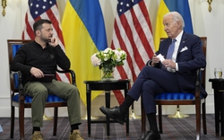 Tổng thống Biden xin lỗi người đồng cấp Zelensky