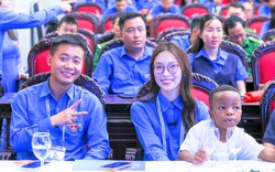 Quang Linh Vlog nhận bằng khen thanh niên tiêu biểu tỉnh Nghệ An