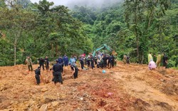 Sạt lở đất ở Hà Giang vùi lấp xe khách 16 chỗ: Hình ảnh cứu hộ mới nhất từ hiện trường