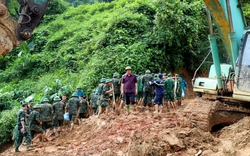 Vụ sạt lở đất đá vùi lấp xe khách 16 chỗ ở Hà Giang: Quyết định dừng tìm kiếm nạn nhân