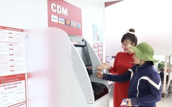  Agribank Chi nhánh huyện Cam Lâm trang bị máy CDM phục vụ người dân