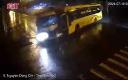 Clip NÓNG 24h: Khoảnh khắc xe khách và xe tải lao vào nhau tại ngã tư ở Hà Tĩnh khiến 30 người bị thương