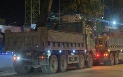 Xe tải chở đất vượt đèn đỏ, lao vun vút trong nội thành Hà Nội