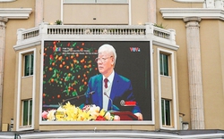 Bộ phim tài liệu tưởng nhớ Tổng Bí thư Nguyễn Phú Trọng được chiếu trên khắp đường phố Hà Nội