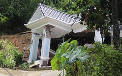 Biệt thự ở Hà Nội đổ sập sau mưa lớn, 7 người trong gia đình may mắn thoát chết