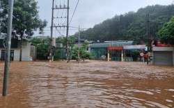 Mưa lớn xuyên đêm, nước lũ cuồn cuộn ập về làm 6 người chết và mất tích ở Sơn La