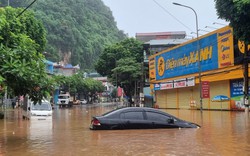 Mưa lớn chưa từng có, người dân Sơn La oằn mình chống lũ trong đêm