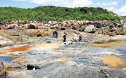 Một vùng đất cổ ở Quảng Ngãi có nghề phơi nước biển trên đá nóng từ hơn 2.000 năm trước