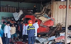 Xe container tông nhà dân khiến ít nhất 3 người tử vong