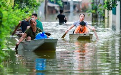 Hà Nội: "Chạy đua" với ngập lụt, khắc phục thiệt hại, đảm bảo ổn định cuộc sống người dân