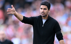 Arsenal vượt qua Wolves, HLV Arteta khen ngợi 2 cầu thủ nào?