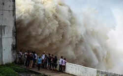 Ba hồ thủy điện Hòa Bình, Sơn La, Tuyên Quang đồng loạt xả lũ, 14 tỉnh miền Bắc cảnh báo an toàn cho người dân