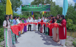 Nhựa Tiền Phong Khánh Thành Hai Cầu Nối Yêu Thương Tại Cà Mau, Mang Ánh Sáng Hy Vọng Về Tương Lai