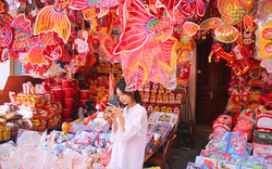 Hà Nội: Bất ngờ với không khí "Trung thu" trong tháng "cô hồn"