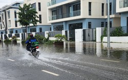 Hàng loạt biệt thự triệu USD ở khu "nhà giàu" Hà Nội ngập lụt sau mưa