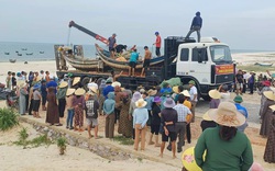 Nông dân Quảng Bình làm ruốc sả, đưa thuyền nan ra hỗ trợ người dân vùng lũ phía Bắc