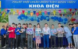 Tân sinh viên K19 hân hoan tựu Trường Đại học Công nghiệp Hà Nội