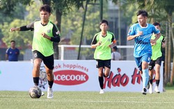 Con trai Quang Hải khoác áo U17 Việt Nam: “Cây săn bàn” tương lai!