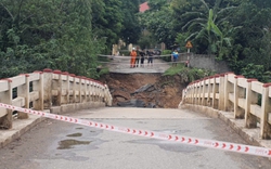 Vụ sập cầu ở Hòa Bình: Đề nghị phá dỡ, ngừng khai thác tránh nguy hiểm cho người và phương tiện