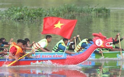 Bình Dương: Hàng ngàn người dân chen chân lên tháp cánh hoa dầu trị giá 10 tỷ đồng xem đua thuyền mừng Quốc khánh