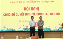 Chủ tịch Hội NDVN Lương Quốc Đoàn trao Quyết định nghỉ hưu cho đồng chí  Phạm Minh Hùng chuyên trách công tác phía Nam