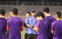 HLV Kim Sang-sik "săn đầu người" V.League, sẵn sàng cho Asian Cup 2027