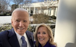 Bức ảnh selfie cuối cùng ở Nhà Trắng của Tổng thống Biden và phu nhân gây bão mạng