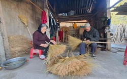 Chỉ đan rổ rá, bện chổi rơm, sao dân tình đặt mua tới tấp loại hàng này từ vợ chồng U90 ở Thái Nguyên?