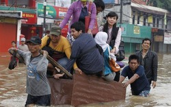 Jakarta chìm trong nước lũ, ít nhất 4 người chết