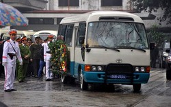 Xe tang rời nhà tang lễ đưa thi hài Thượng tướng Phạm Quý Ngọ về quê 
