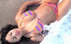 Cười “chảy nước mắt” với 1001 tai nạn khi mặc bikini