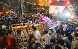 Ảnh: Giành giật náo nhiệt tại lễ hội Làm chay