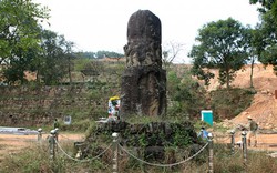 Bí ẩn cột đá khổng lồ khắc rồng trên núi ở Bắc Ninh