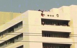 Video: Rơi từ nóc nhà 7 tầng, bé gái thoát chết nhờ vật mang trên mình