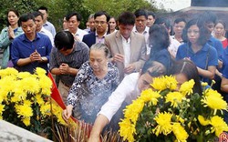 Khai mạc lễ hội Hải Thượng Lãn Ông: Nhiều đoàn du khách ngành y cả nước về thắp hương