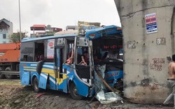 Kinh hoàng xe khách lao thẳng vào trụ cầu vượt, nhiều người bị thương