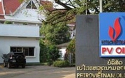 Tạm nhập tái xuất xăng dầu sang Lào hết 2015