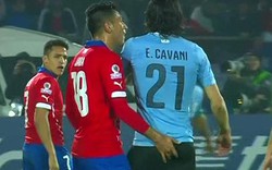 Tuyển thủ Chile “lĩnh đủ” vì “sàm sỡ” Cavani