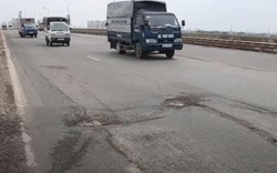 Mặt cầu Thăng Long đầy 'ổ voi', trơ khung thép