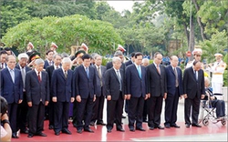Dâng hương tưởng niệm các Anh hùng liệt sĩ