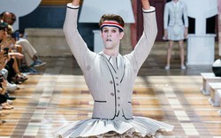 Show thời trang nam cực độc đáo: Đàn ông mặc váy ballet, đầm đèn lồng