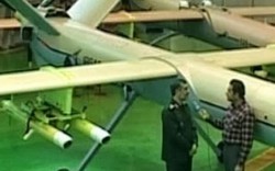 Máy bay Iran bị tàu chiến Mỹ bắn hạ mang theo bom, tên lửa?