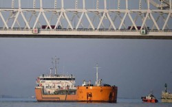 Nóng: Ukraine bắt giữ tàu chở dầu của Nga, vuốt râu hùm